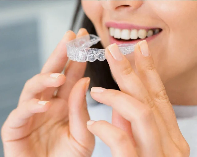 Clear aligner tray